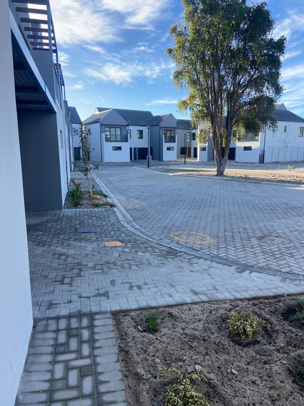To Let 3 Bedroom Property for Rent in Silver Oaks Western Cape
